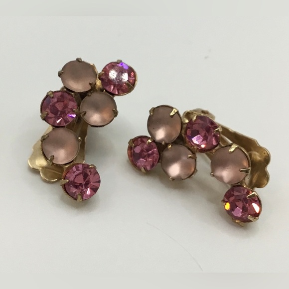 VINTAGE GOLDTONE PINK FACETED RHINESTONE CLUSTER CLIP BACK EARRINGS - Picture 1 of 1